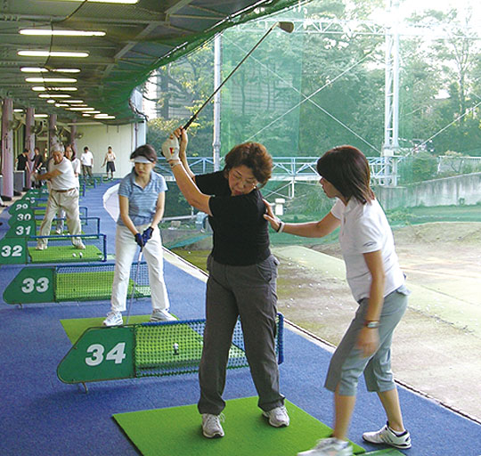 ゴルフレンジ2階打席レッスン